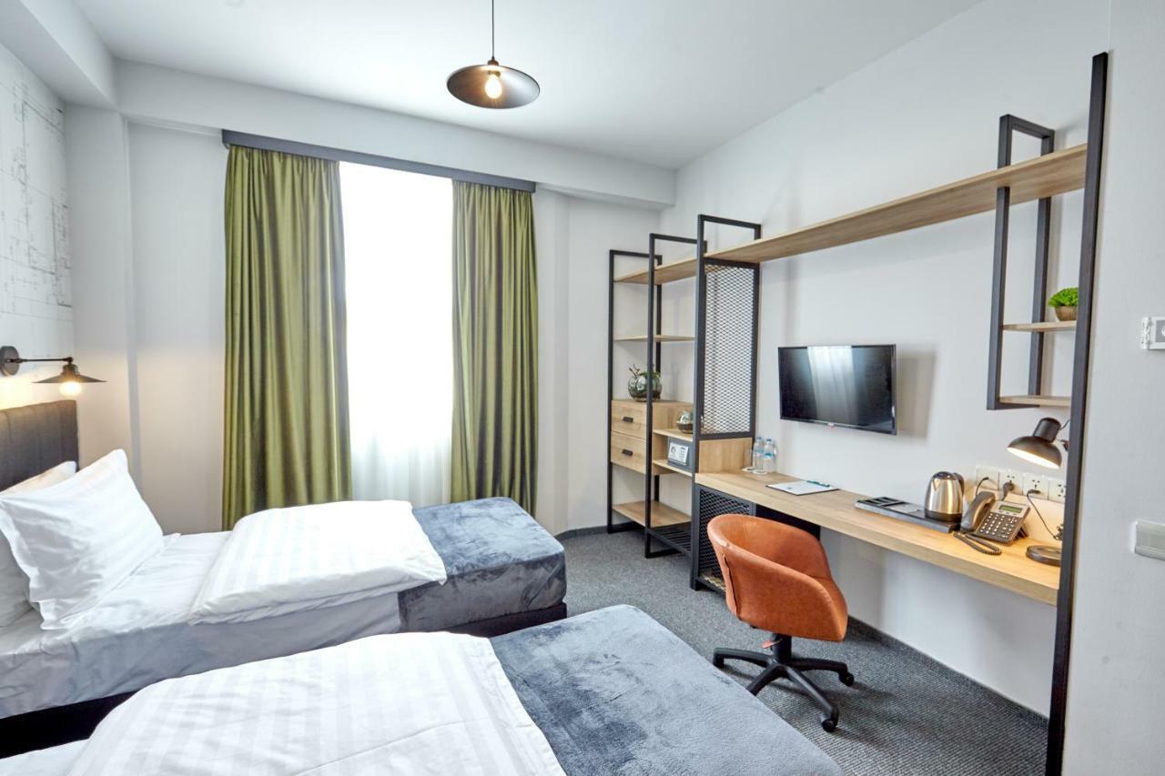 Graphica Tbilisi Hotel Extérieur photo